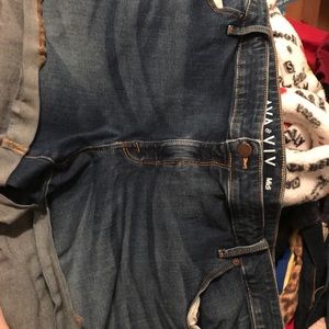 Ava & Liv midi shorts